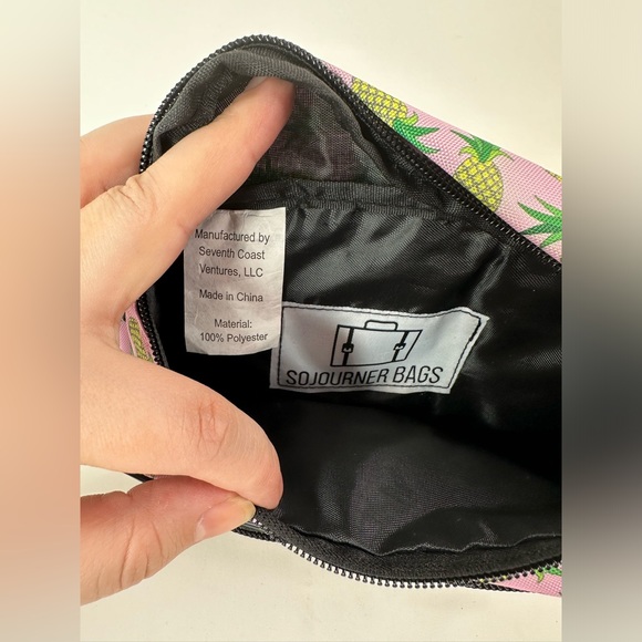 Sojourner Fanny‎ Pack Pineapple Print Waist Belt Bag 3 Pockets Adjustable - Picture 4 of 8
